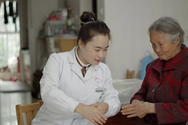 互联网医院:传统医疗与数字化融合的双刃剑
